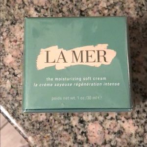 La mer moisturizing soft cream